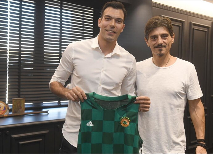 K.Sloukas keliasi į PAO gretas