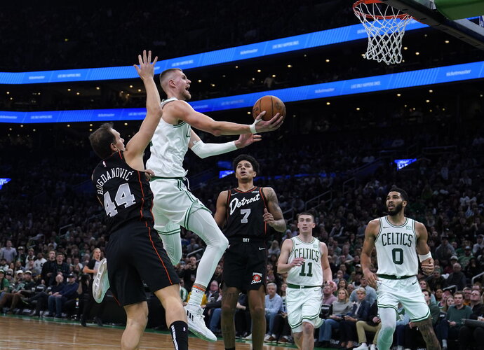 K.Porzingis buvo sunkiai sulaikomas (Scanpix nuotr.)