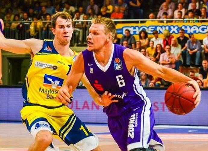 B.Veikalas pataikė t ik 2 metimus iš 8 bandymų