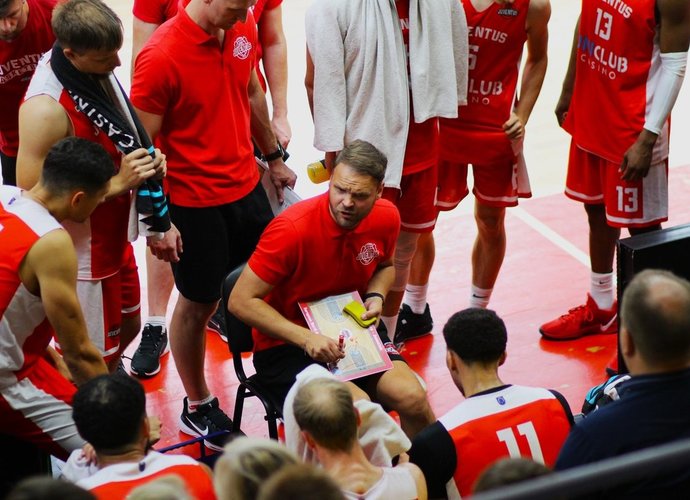 V.Buzas laimėjo pirmąjį oficialų savo mačą