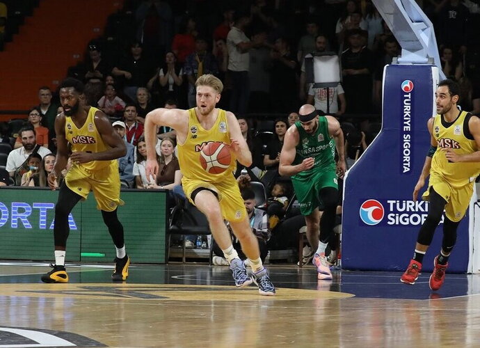 B.Manekas solidžiai rungtyniauja Turkijoje