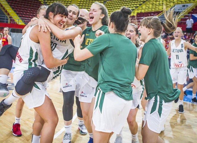 Šešiolikmetės žengė į Europos pirmenybių pusfinalį (FIBA Europe nuotr.)