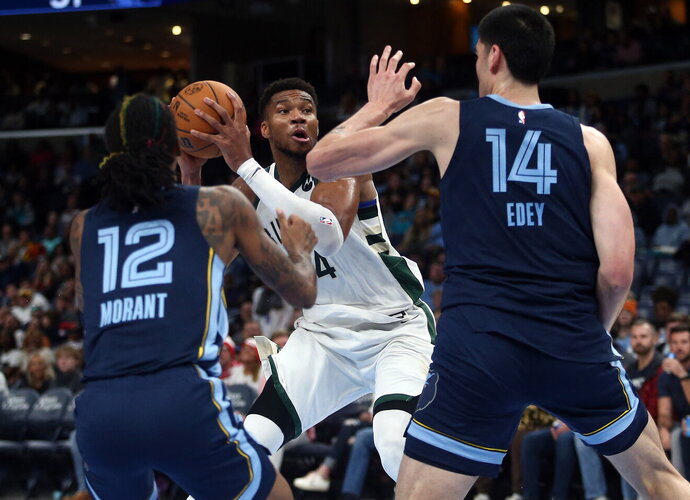 G.Antetokounmpo savo komandos neištempė (Scanpix nuotr.)