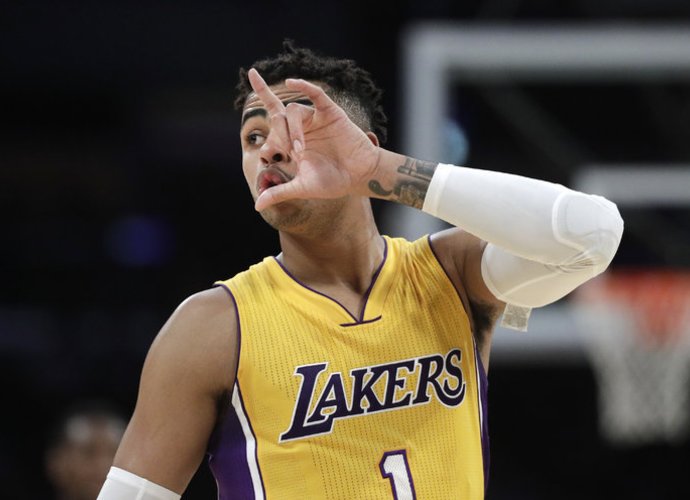 D.Russellas atvedė „Lakers“ į pergalę lemiamu metu (Scanpix nuotr.)