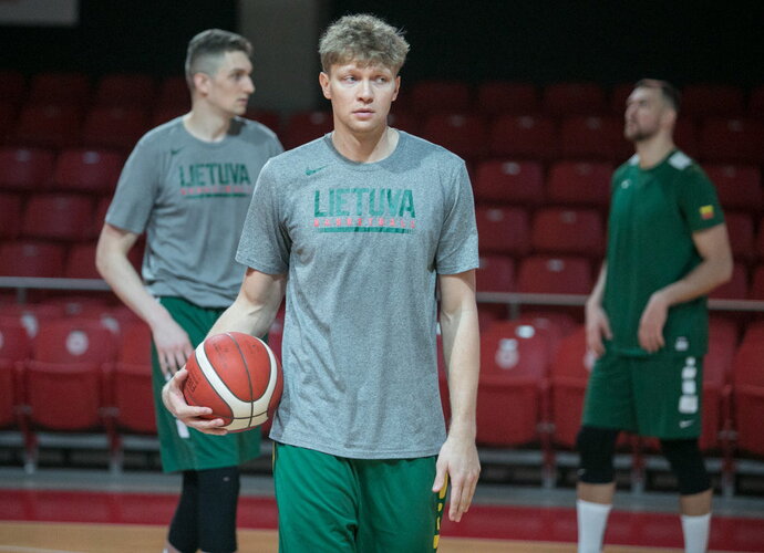 M.Kuzminsko laukia karantinas (BNS nuotr.)