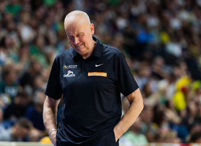 R.Kurtinaitis komentavo aktualijas (BNS nuotr.)