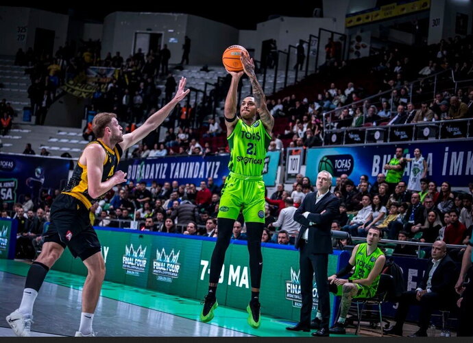 M.Lewisas atvyksta į Uteną (FIBA nuotr.)