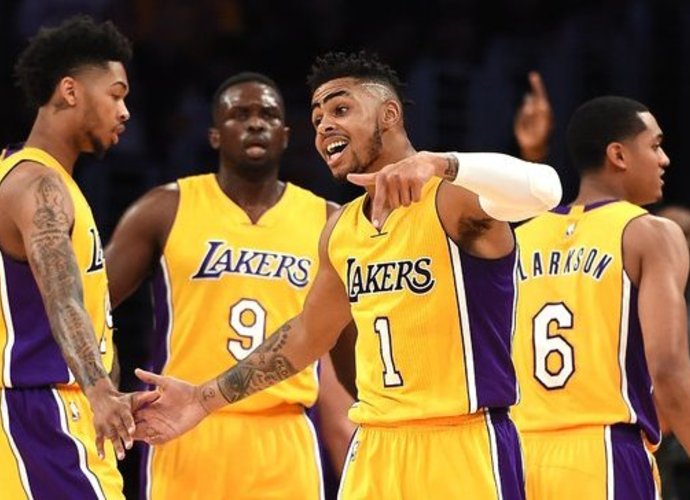 „Lakers“ yra viena iš trijų sezono išsišokėlių (Scanpix nuotr.)