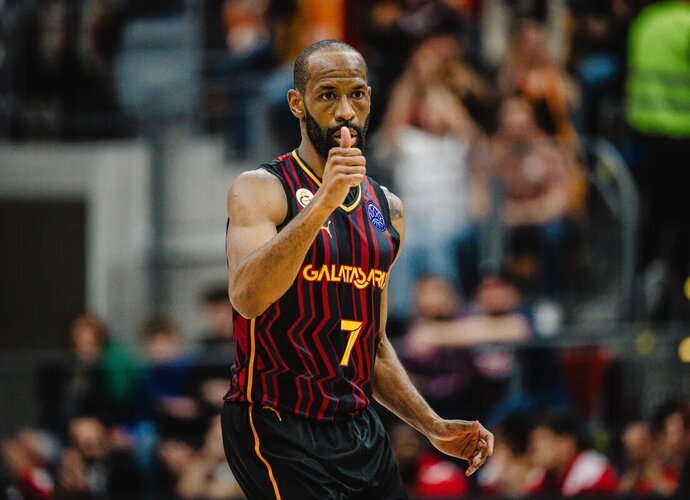 W.Cummingsas susirgo (FIBA nuotr.)