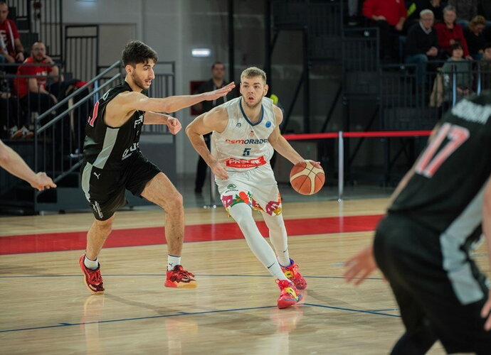 D.Tarolis jungiasi prie rinktinės (FIBA nuotr.)