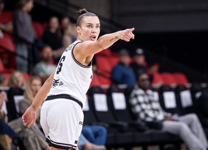 K.Nacickaitė-Van Der Horst laukia rungtynių (FIBA nuotr.)