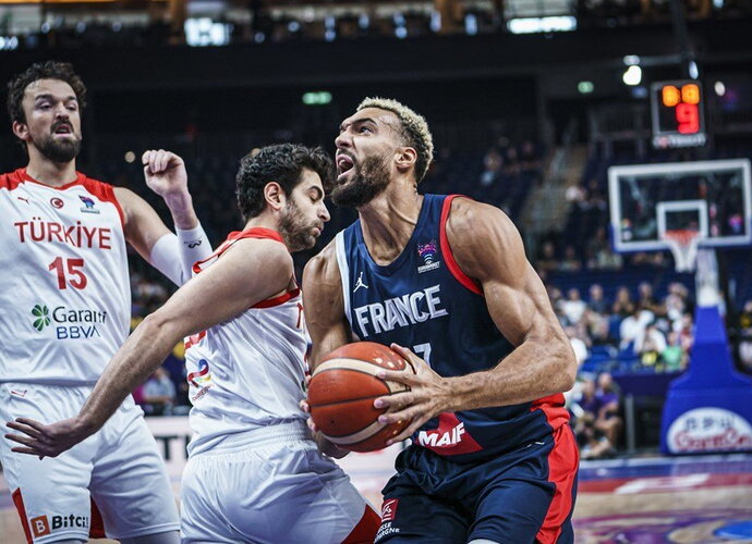 R.Gobertas išplėšė pratęsimą (FIBA nuotr.)
