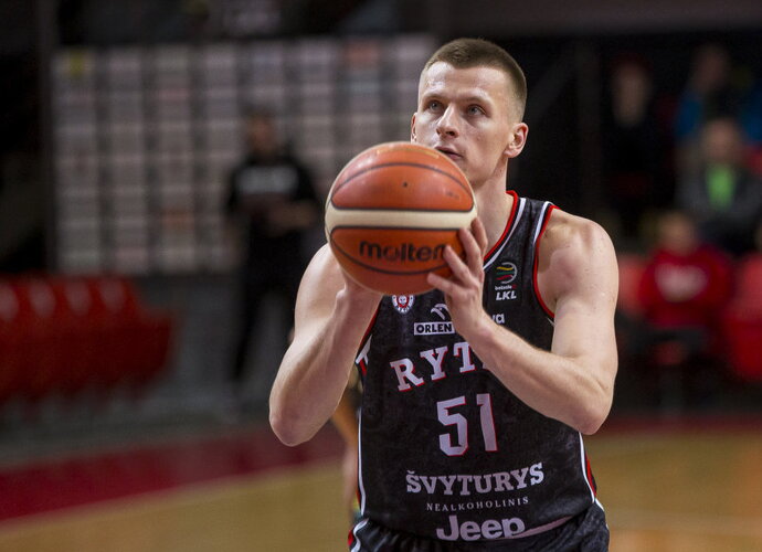 A.Butkevičius bendravo su sirgaliais (BNS nuotr.)