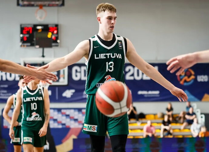 M.Krivas darbavosi po krepšiais (FIBA nuotr.)