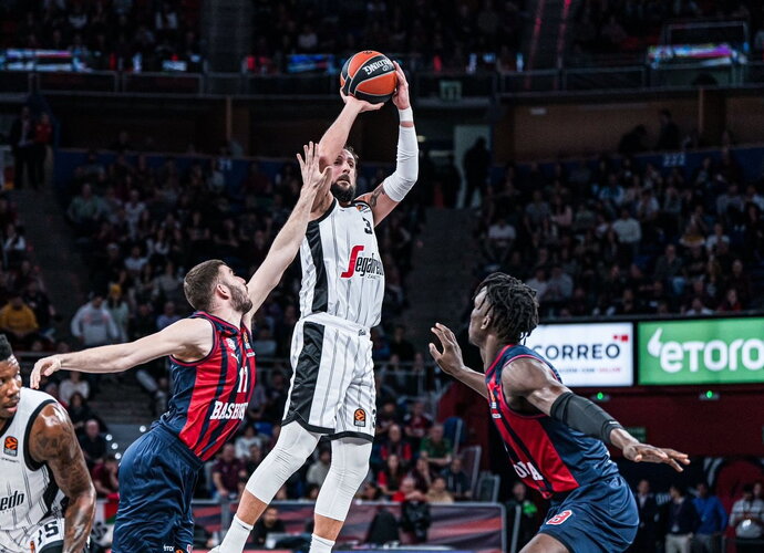 M.Belinelli pelnė 27 taškus