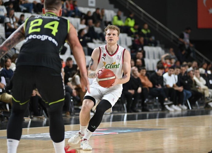 K.Žemaitis pelnė 4 taškus