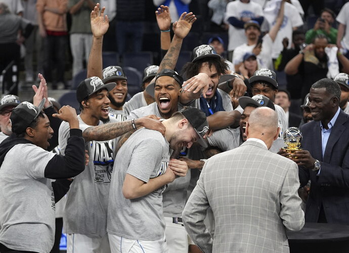 „Mavericks“ žengė į finalą (Scanpix nuotr.)