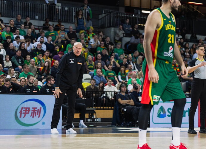 R.Kurtinaitis džiaugėsi pergale (FIBA nuotr.)