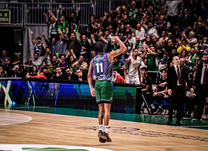 T.Carteris svarbiausiu metu truktelėjo komandą į priekį (FIBA nuotr.)