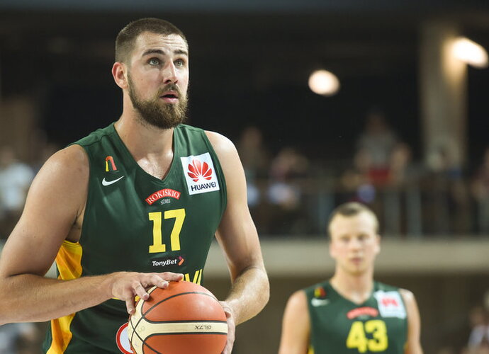 J.Valančiūnas keliauja į Kanadą, kur pratęs sutartį su „Raptors“ (Fotodiena.lt)