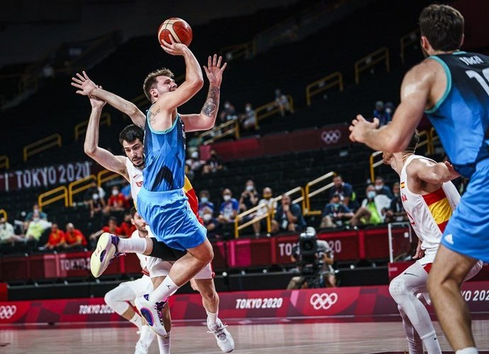 L.Dončičius ir toliau rengia istorinius pasirodymus (FIBA nuotr.)