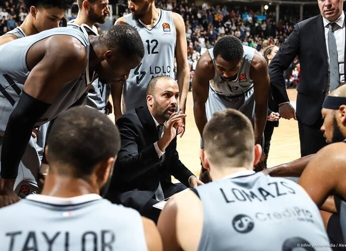 T.J.Parkeris taip pat pasveiko nuo koronaviruso