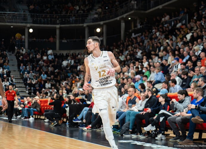 N.De Colo pergalės neatnešė
