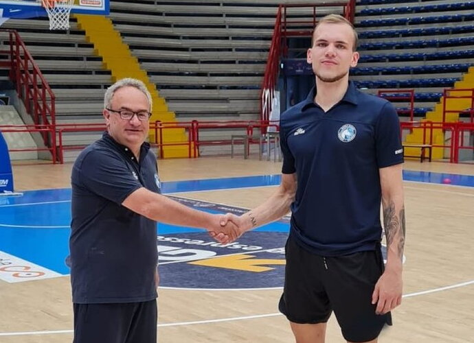 A.Velička atakavo netaikliai