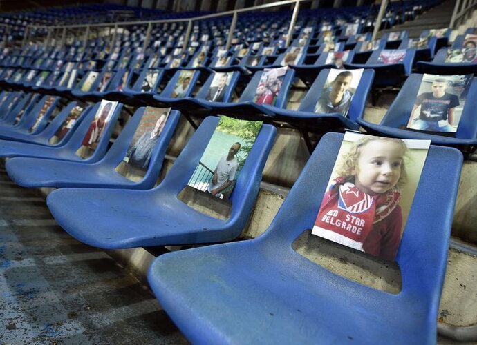 „Pionir“ arenoje mačą stebėjo štai tokie „žiūrovai“ (Scanpix nuotr.)