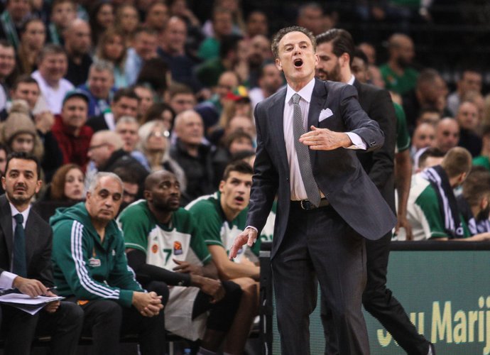 R.Pitino vadovavo komandai neįprastame mače (BNS nuotr.)