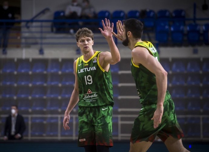 M.Kuzminskas ir E.Žukauskas vedė komandą į pergalę Opavoje (FIBA nuotr.)