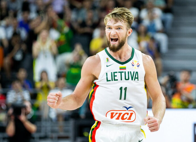D.Sabonis pakilo įspūdingai (BNS nuotr.)