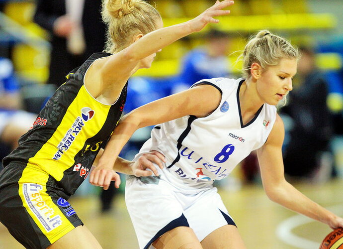 G.Šniokaitė svariai prisidėjo prie Utenos klubo pergalės (Foto: Augustas Didžgalvis)