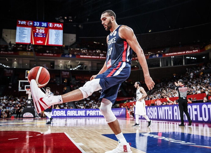 R.Gobertas yra tvirta gynybos siena (FIBA nuotr.)