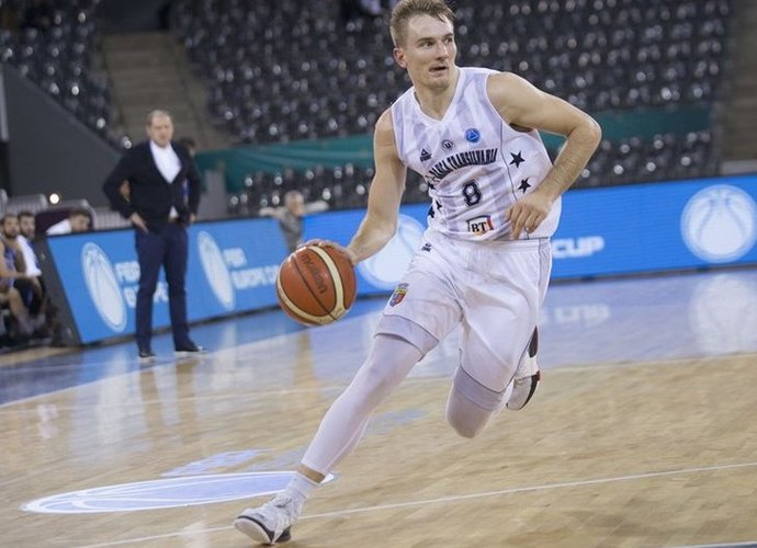 V.Kariniauskas tapo A.Valeikos komandos draugu (FIBA Europe nuotr.)