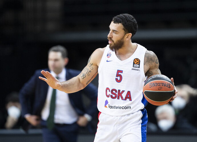 M.Jamesas CSKA gretose nebežais (BNS nuotr.)