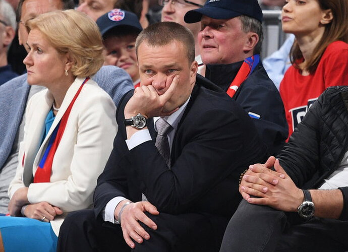 CSKA prezidentas A.Vatutinas po pusfinalio areną paliko nuleista galva (Scanpix nuotr.)