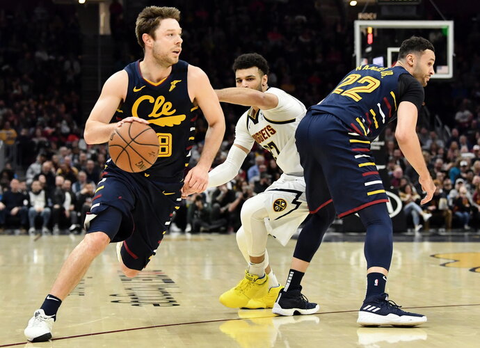 M.Dellavedova keliauja namo (Scanpix nuotr.)