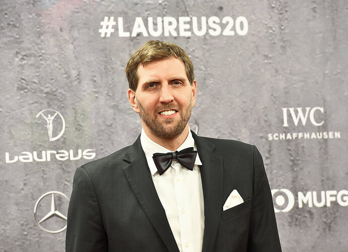 D.Nowitzki bus pagerbtas už karjeros pasiekimus (Scanpix nuotr.)