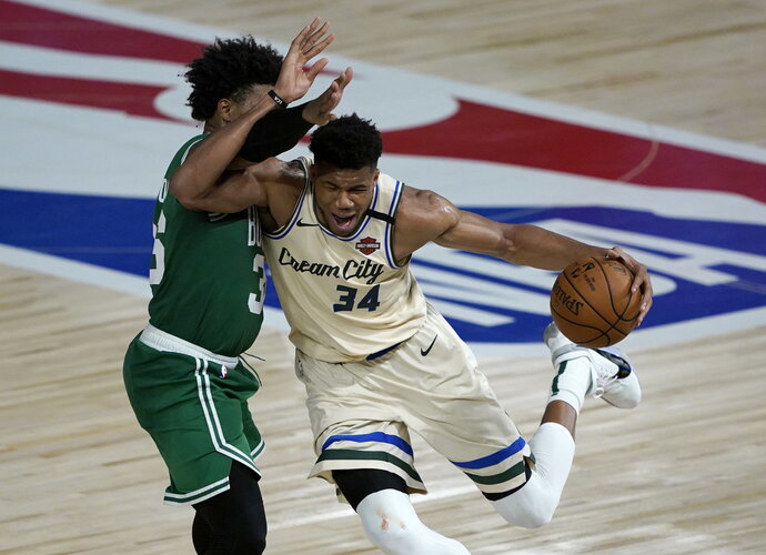G.Antetokounmpo teks pailsėti (Scanpix nuotr.)
