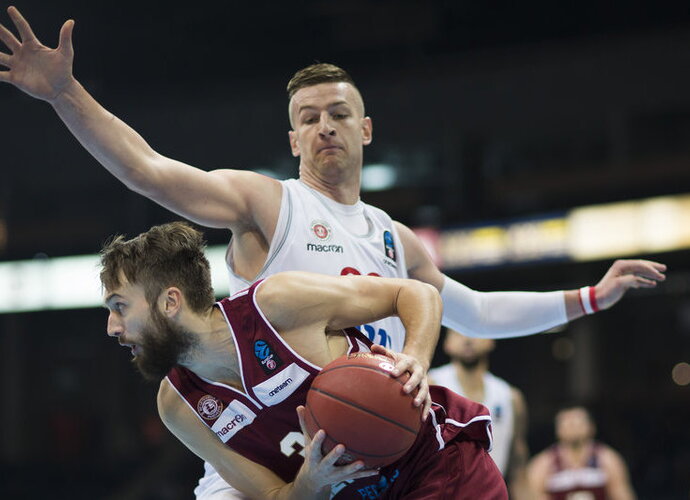 Ž.Peineris galingai įkrovė kamuolį iš viršaus po L.Williamso perdavimo (www.kavolelis.lt)
