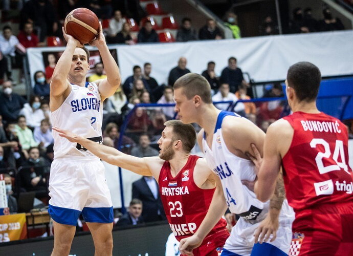 Slovėnai turėjo darbo (FIBA nuotr.)