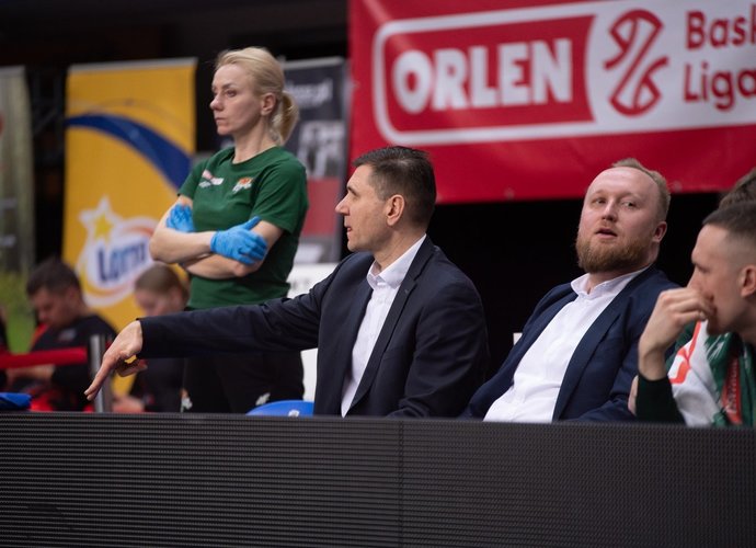 V.Sirvydis imsis vyr. trenerio darbo