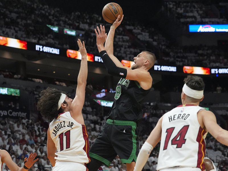 „Celtics“ kurį laiką versis be K.Porzingio