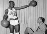 N.Cliftonas buvo vienas iš pirmųjų NBA juodaodžių
