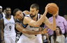T.Duncanas ir M.Gasolis buvo efektyviausi žaidėjai savo komandose (Spurs)
