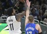 I.Brazdeikis bandė pristabdyti K.Irvingą (Scanpix nuotr.)