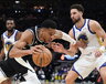 G.Antetokounmpo gerokai pranoko K.Thompsoną (Scanpix nuotr.)